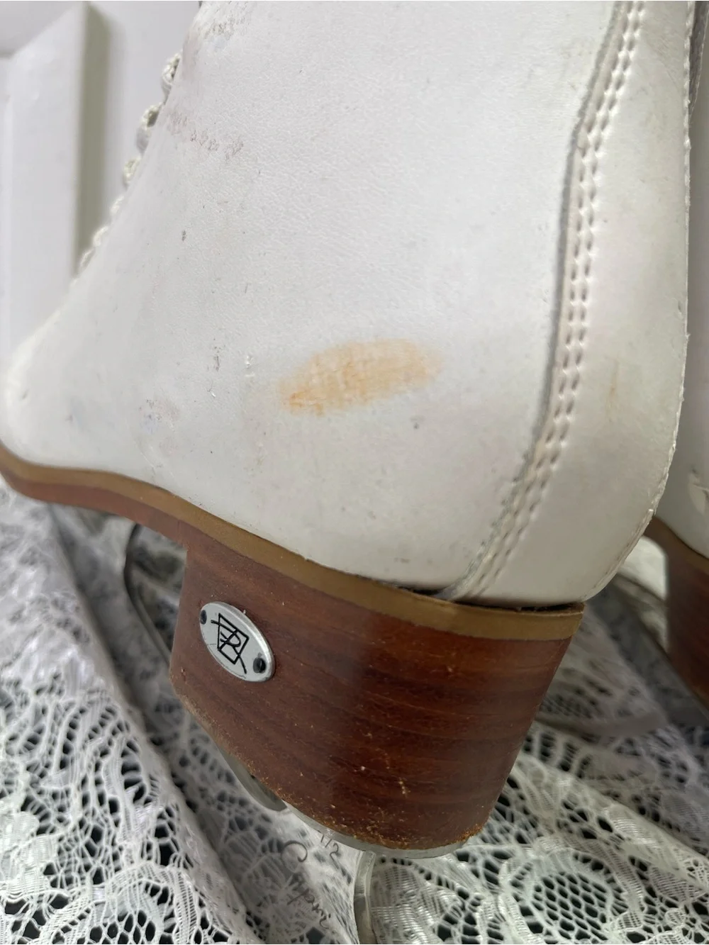 Riedell 223 Stride White Figure Skates Size 4.5 M Wilson Excel Blades US Made